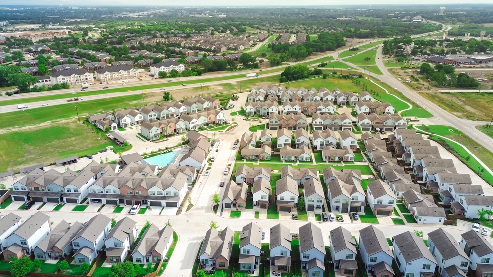 Pasco County HOA Management: Master-Planned vs. Boutique